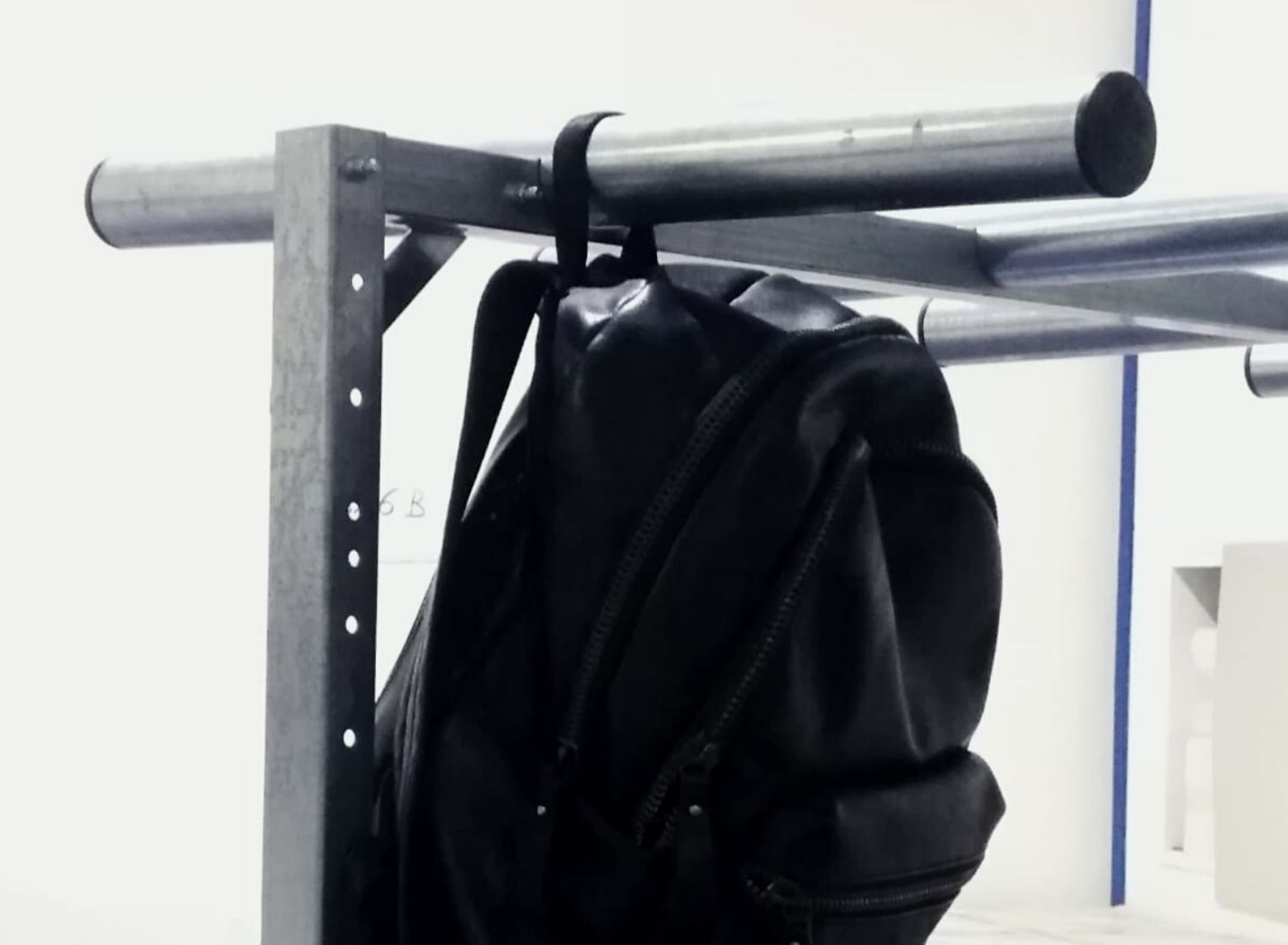 Bag holder with round arms