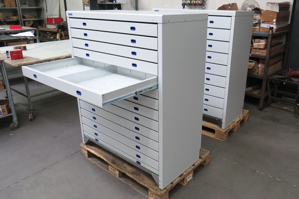 horizontal-cabinet-with-custom-made-drawers-Veneto