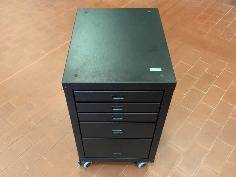 mueble-de-costura-pintado-de-negro