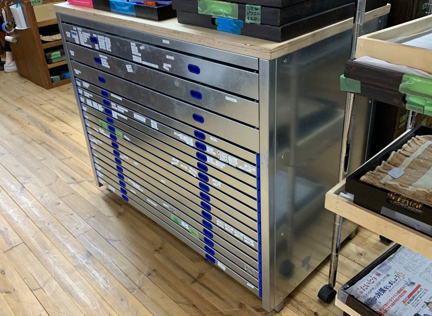 Rangement horizontal avec tiroirs sur mesure