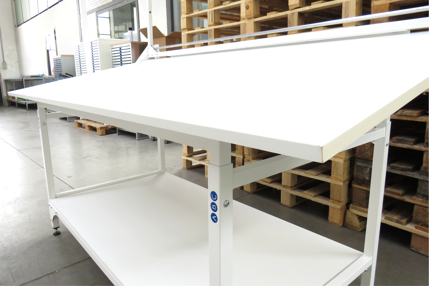 Inclined work table for modelling - ABC Equipment & Solutions