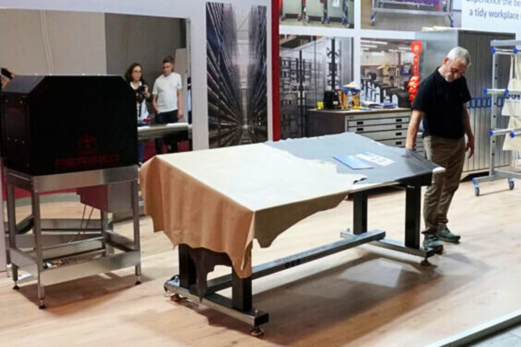 automatic-motorized-table