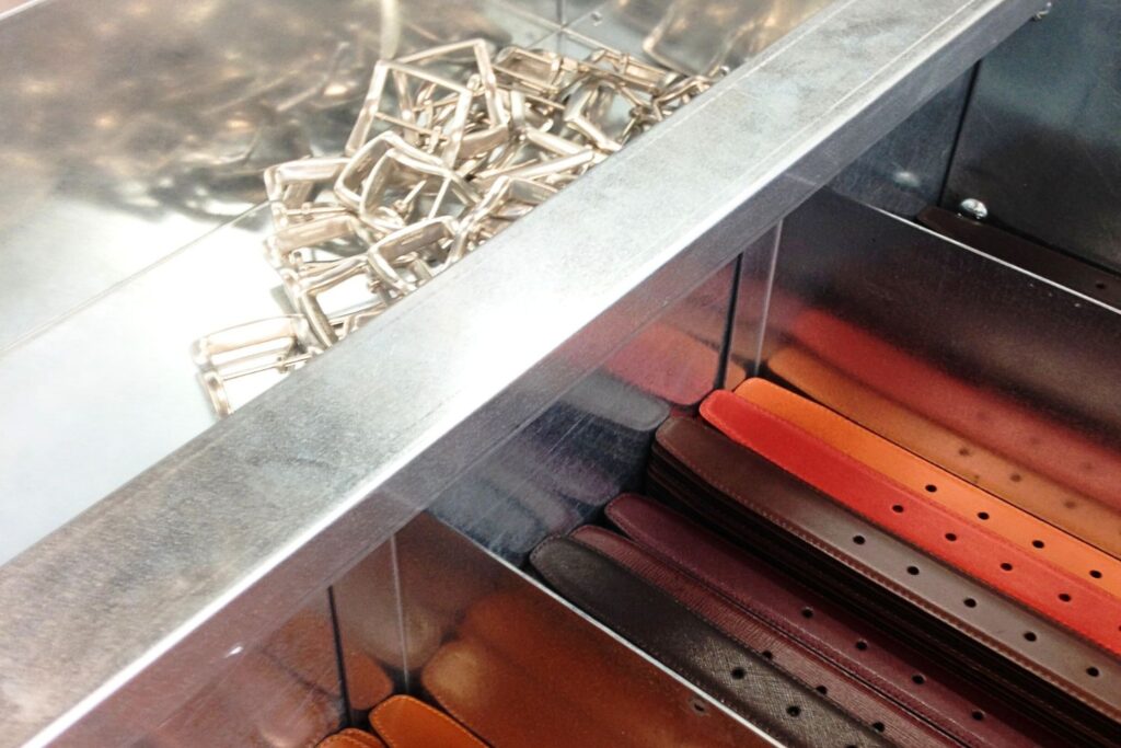 carrito-con-estantes-con-divisorios-por-cinturon