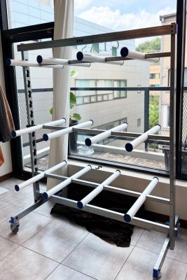 bag-trolley-painted-arms-open